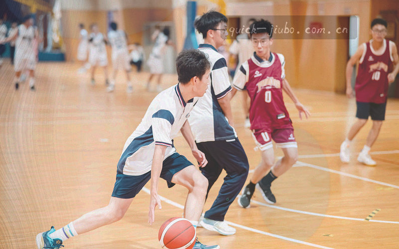 手机、桌面、平板屏幕叠加显示相同界面